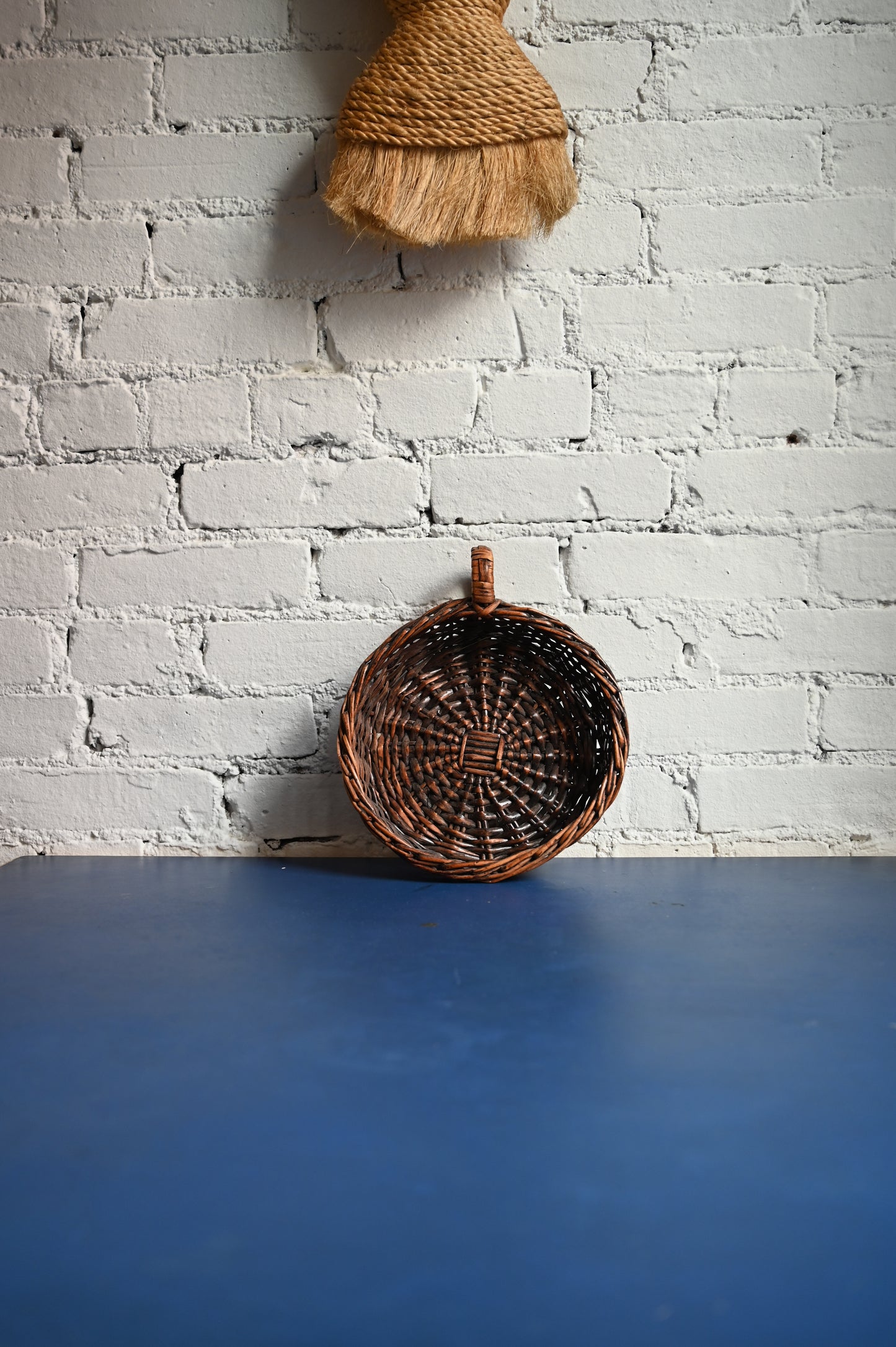 Shallow handle basket
