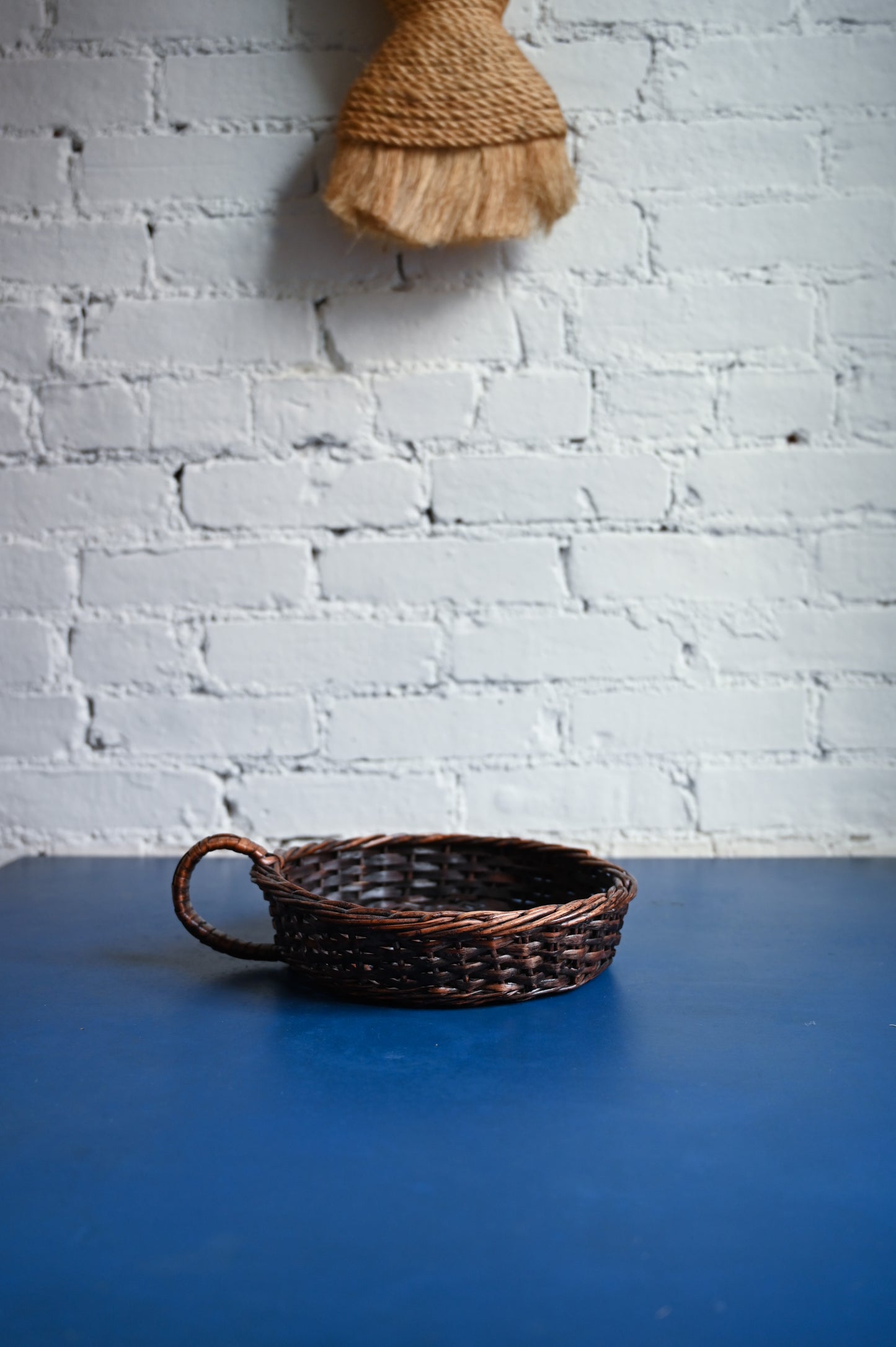 Shallow handle basket