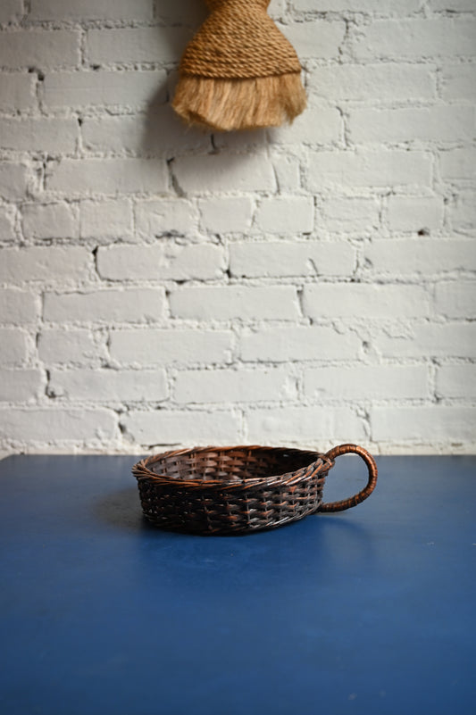 Shallow handle basket